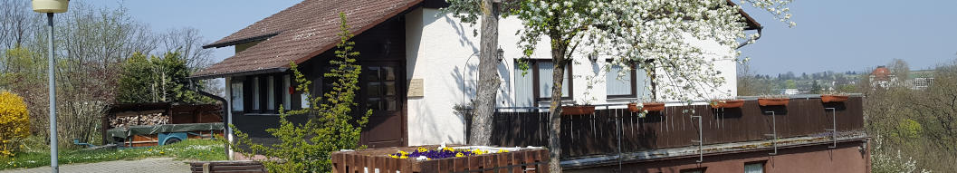 Vereinsheim mit Gartenanlage